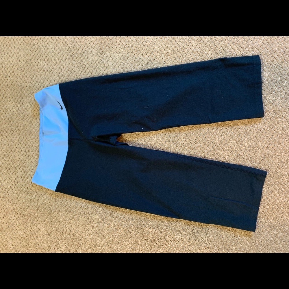 Nike yoga pants black